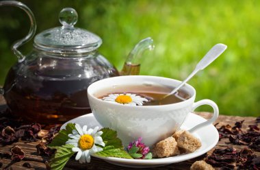 Eski arka plan üzerinde çay