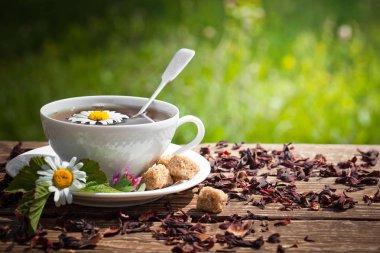 Eski arka plan üzerinde çay