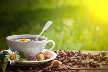 Eski arka plan üzerinde çay