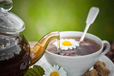 Eski arka plan üzerinde çay