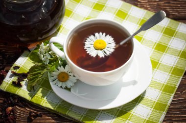 Eski arka plan üzerinde çay