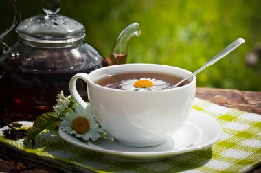 Eski arka plan üzerinde çay