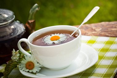 Eski arka plan üzerinde çay