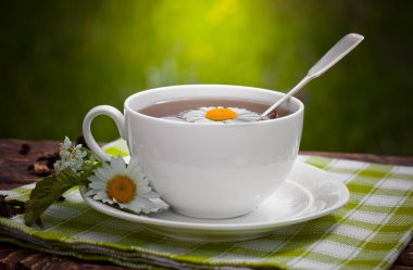 Eski arka plan üzerinde çay