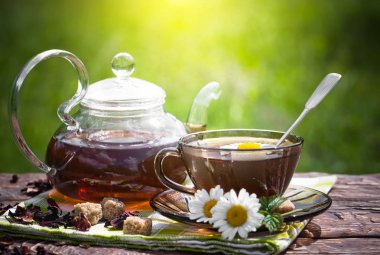 Eski arka plan üzerinde çay