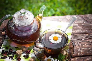 Eski arka plan üzerinde çay