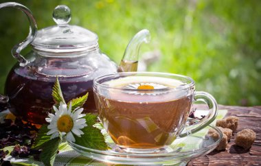 Eski arka plan üzerinde çay