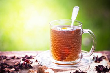 Eski arka plan üzerinde çay