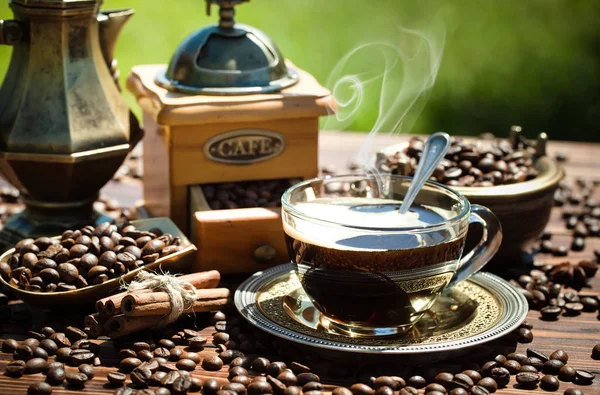 Eski arka plan üzerinde kahve siyah