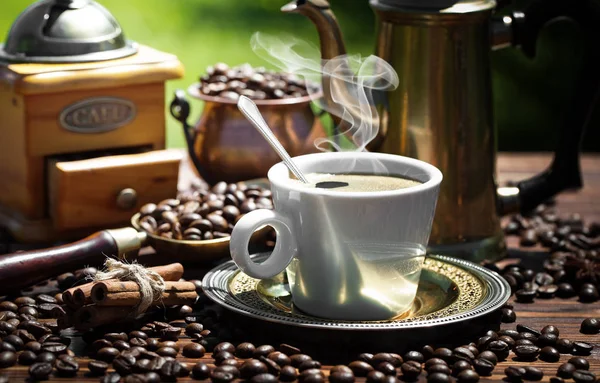 Eski arka plan üzerinde kahve siyah