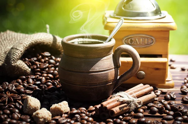 Eski arka plan üzerinde kahve siyah