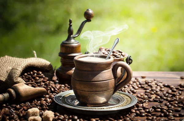 Eski arka plan üzerinde kahve siyah