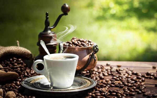 Eski arka plan üzerinde kahve siyah