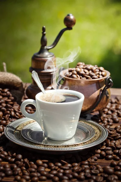 Eski arka plan üzerinde kahve siyah