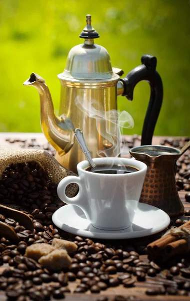 Eski arka plan üzerinde kahve siyah