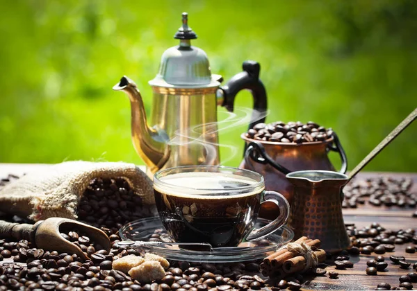 Eski arka plan üzerinde kahve siyah