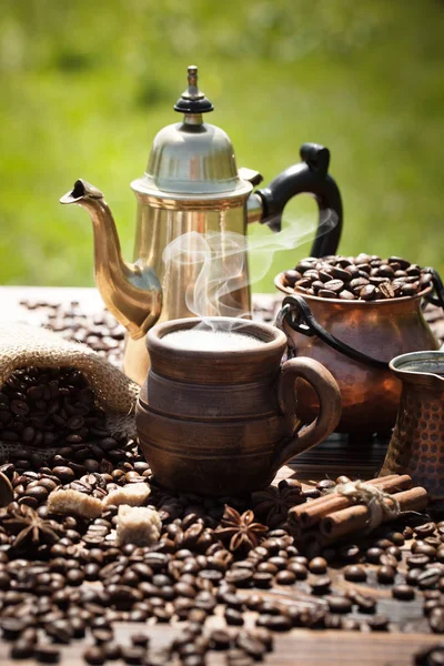 Eski arka plan üzerinde kahve siyah