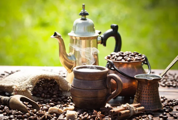 Eski arka plan üzerinde kahve siyah