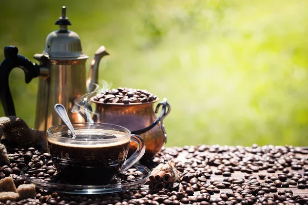 Eski arka plan üzerinde kahve siyah