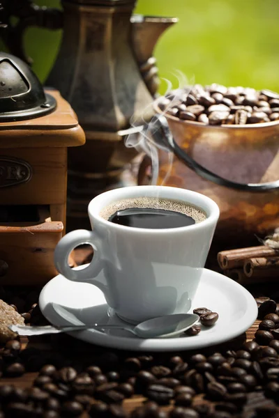 Eski arka plan üzerinde kahve siyah