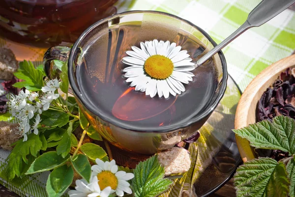 Eski arka plan üzerinde çay