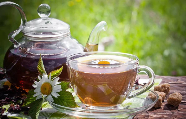 Eski arka plan üzerinde çay