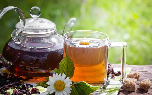 Eski arka plan üzerinde çay