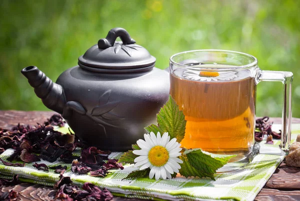 Eski arka plan üzerinde çay