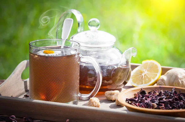 Eski arka plan üzerinde çay