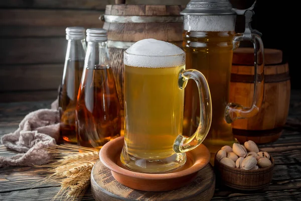 Cerveza Ligera Vaso Sobre Fondo Viejo —  Fotos de Stock