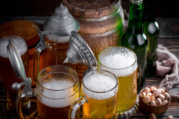 Cerveza Ligera Vaso Sobre Fondo Viejo — Foto de Stock
