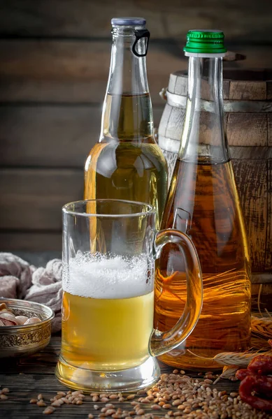 Cerveza Ligera Vaso Sobre Fondo Viejo — Foto de Stock