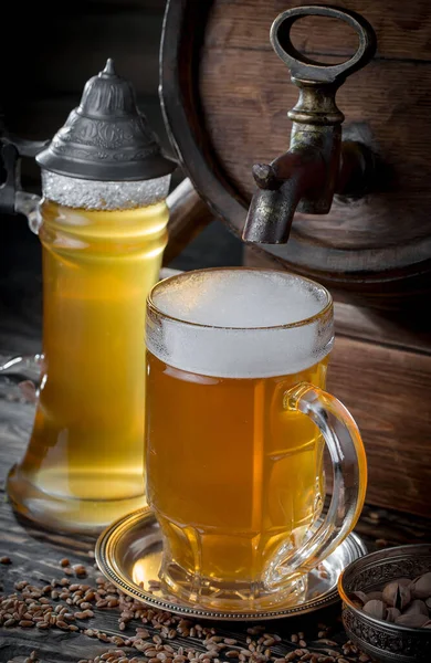 Cerveza Ligera Vaso Sobre Fondo Viejo — Foto de Stock