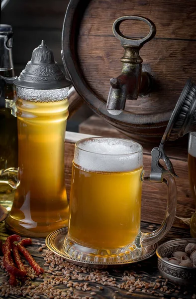Cerveza Ligera Vaso Sobre Fondo Viejo —  Fotos de Stock