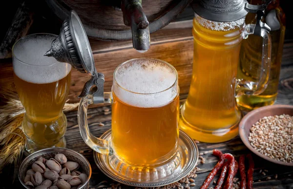 Легкое Пиво Стакане Старом Фоне — стоковое фото