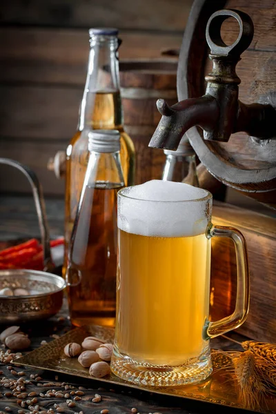 Світле Пиво Келиху Старому Тлі — стокове фото