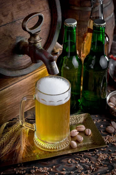 Cerveza Ligera Vaso Sobre Fondo Viejo — Foto de Stock