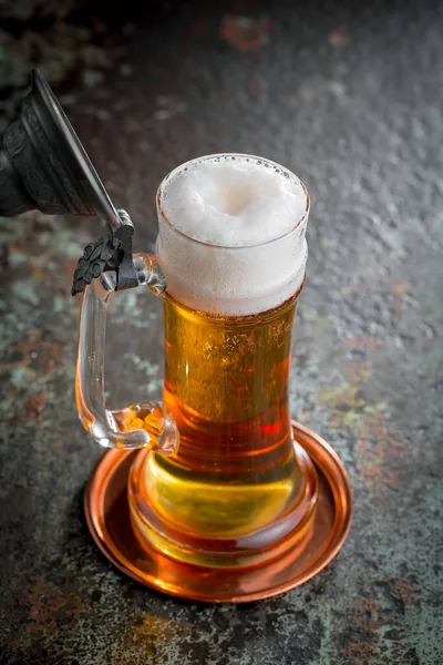 Cerveza Ligera Vaso Sobre Fondo Viejo — Foto de Stock