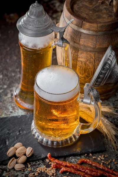 Cerveza Ligera Vaso Sobre Fondo Viejo — Foto de Stock