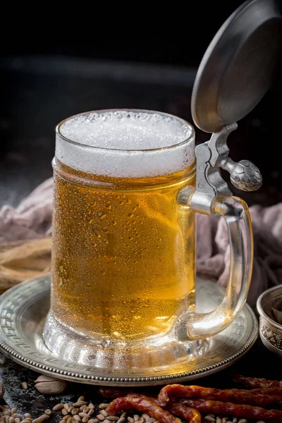 Cerveza Ligera Vaso Sobre Fondo Viejo — Foto de Stock