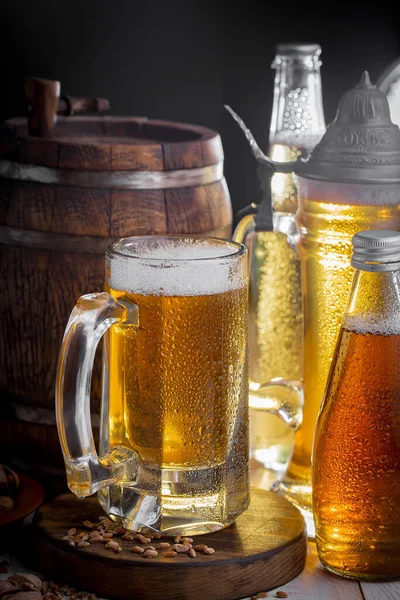 Легкое Пиво Стакане Старом Фоне — стоковое фото