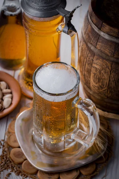 Cerveza Ligera Vaso Sobre Fondo Viejo — Foto de Stock