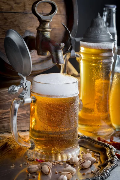 Cerveza Ligera Vaso Sobre Fondo Viejo — Foto de Stock