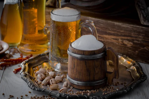 Leichtes Bier Glas Auf Altem Hintergrund — Stockfoto