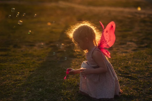 Little Girl Plays Soap Bubbles Clearing Sunset Golden Hour — Stock Photo, Image