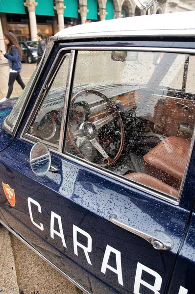 Старий рідкісний поліцейський автомобіль — стокове фото