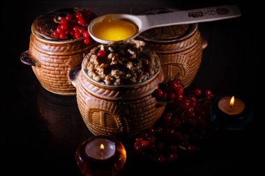 Kutia - geleneksel Noel tatlı yemek Ukrayna, Beyaz Rusya ve Polonya ile kase