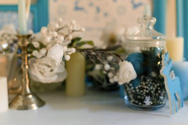 bir ağaç Noel süsler