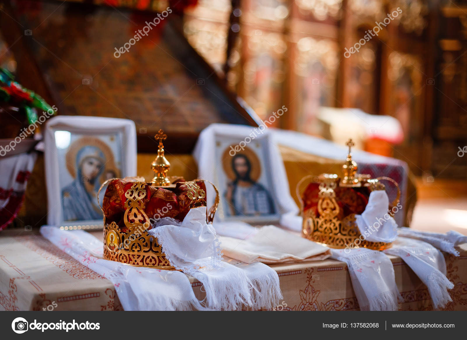 Corona para la boda en la iglesia ortodoxa — Foto de stock