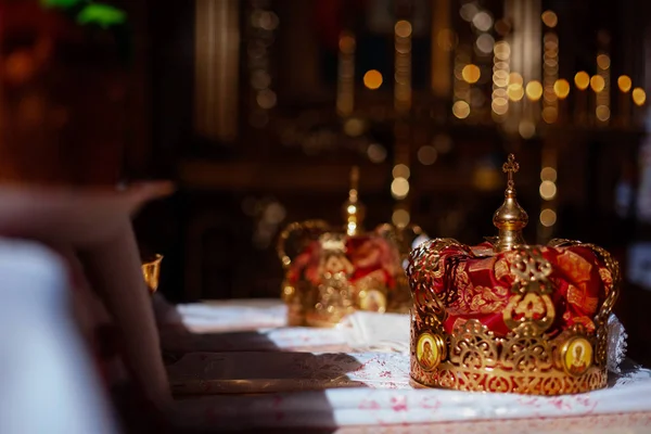 Couronne pour mariage dans l'église orthodoxe — Photo